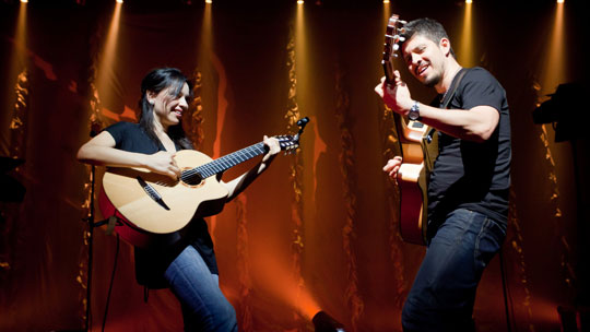 小型iLive系统精简Rodrigo Y Gabriella欧盟巡演