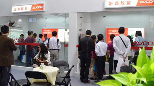 教育装备展群英聚汇，华平在线教育脱颖而出