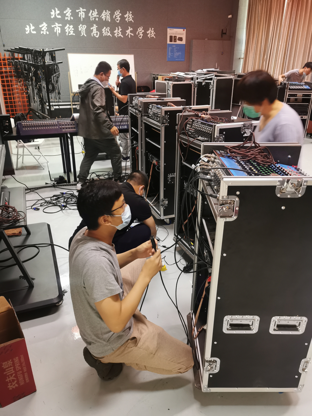 首届声光视讯运维师、音响师培训班实操实训课在北京市经贸高级技术学校举办 - 依马狮视听工场